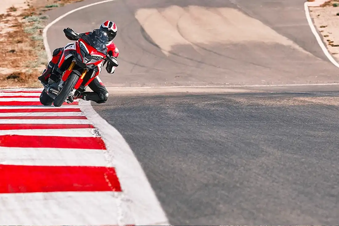 Banniere Ducati Multistrada V4 Pikes Peak